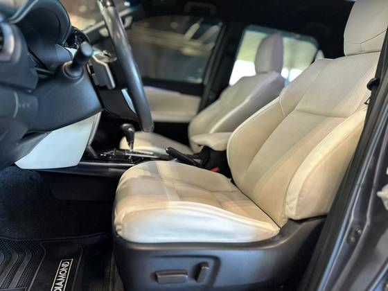 TOYOTA HILUX SW4 2.8 D-4D TURBO DIESEL DIAMOND 7L 4X4 AUTOMÁTICO